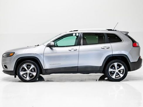 Used 2019 Jeep Cherokee Limited FWD image 31