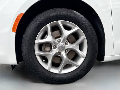 Used 2020 Chrysler Pacifica Touring-L Plus w/ Tire & Wheel Group image 42