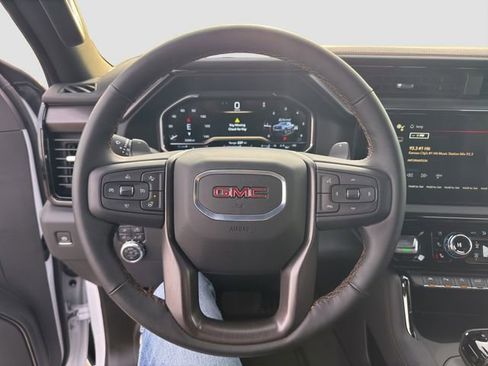 Used 2025 GMC Sierra 1500 AT4 w/ AT4 Premium Package AWD/4WD image 10