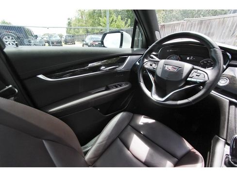 Used 2023 Cadillac XT6 Premium Luxury FWD image 9