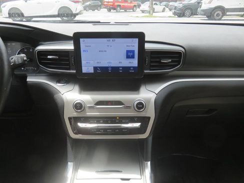 Used 2020 Ford Explorer XLT w/ Equipment Group 202A AWD/4WD image 18