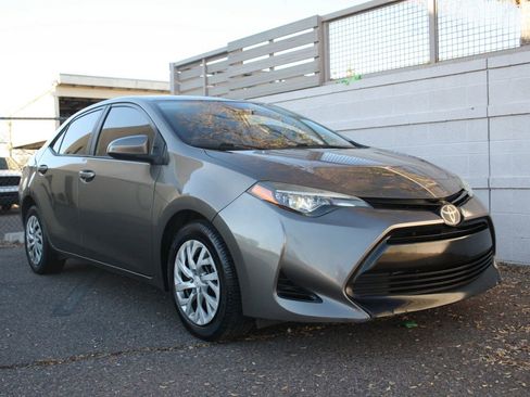 Used 2018 Toyota Corolla LE image 2