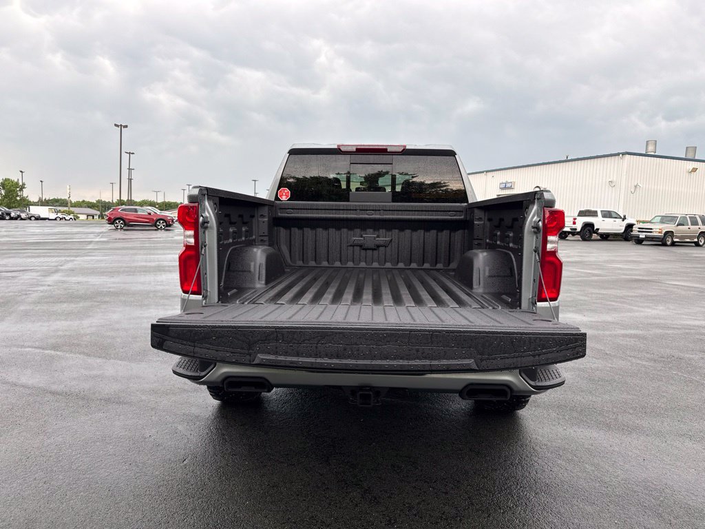 New 2026 Chevrolet Silverado 1500 RST w/ Dark Appearance Package AWD/4WD image 18