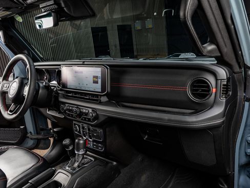 Used 2024 Jeep Wrangler Unlimited Rubicon image 18