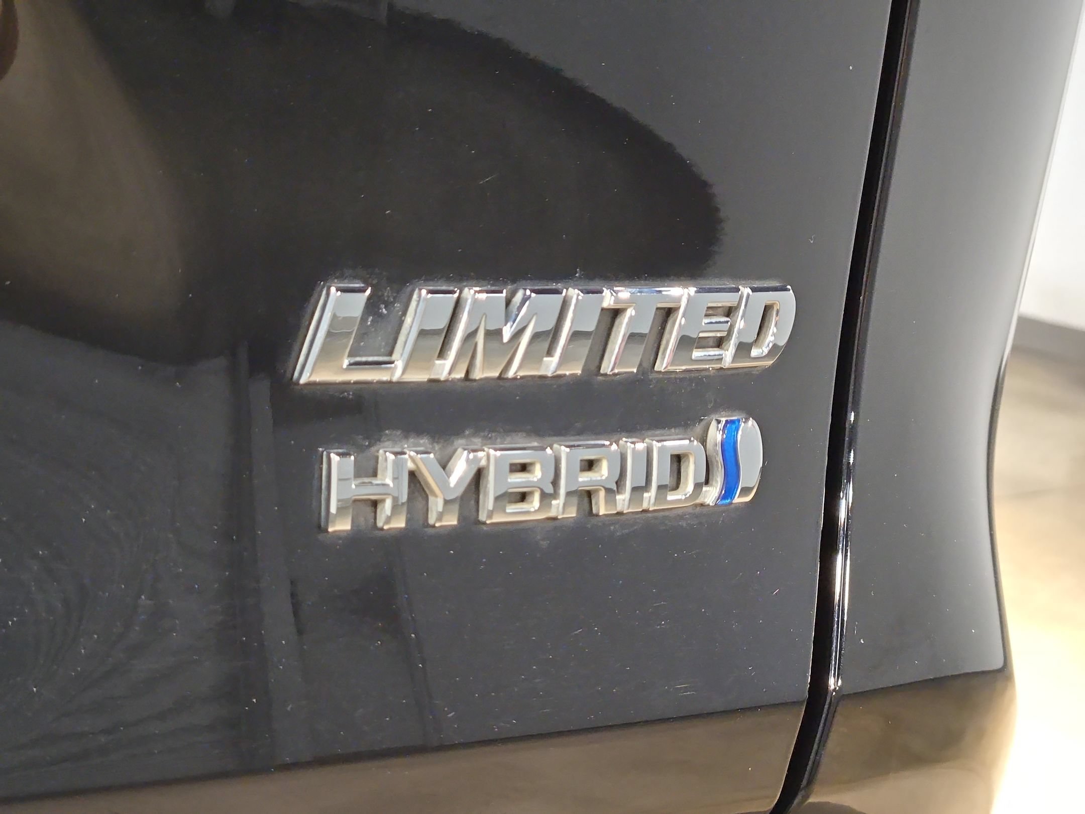 Used 2024 Toyota RAV4 Limited w/ Advanced Technology Package AWD/4WD image 38