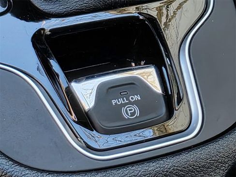 Used 2021 Jeep Cherokee Latitude Plus image 25