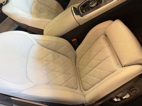 Used 2024 BMW X7 xDrive40i w/ Premium Package AWD/4WD image 33