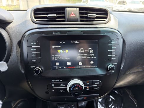 Used 2019 Kia Soul + FWD image 28