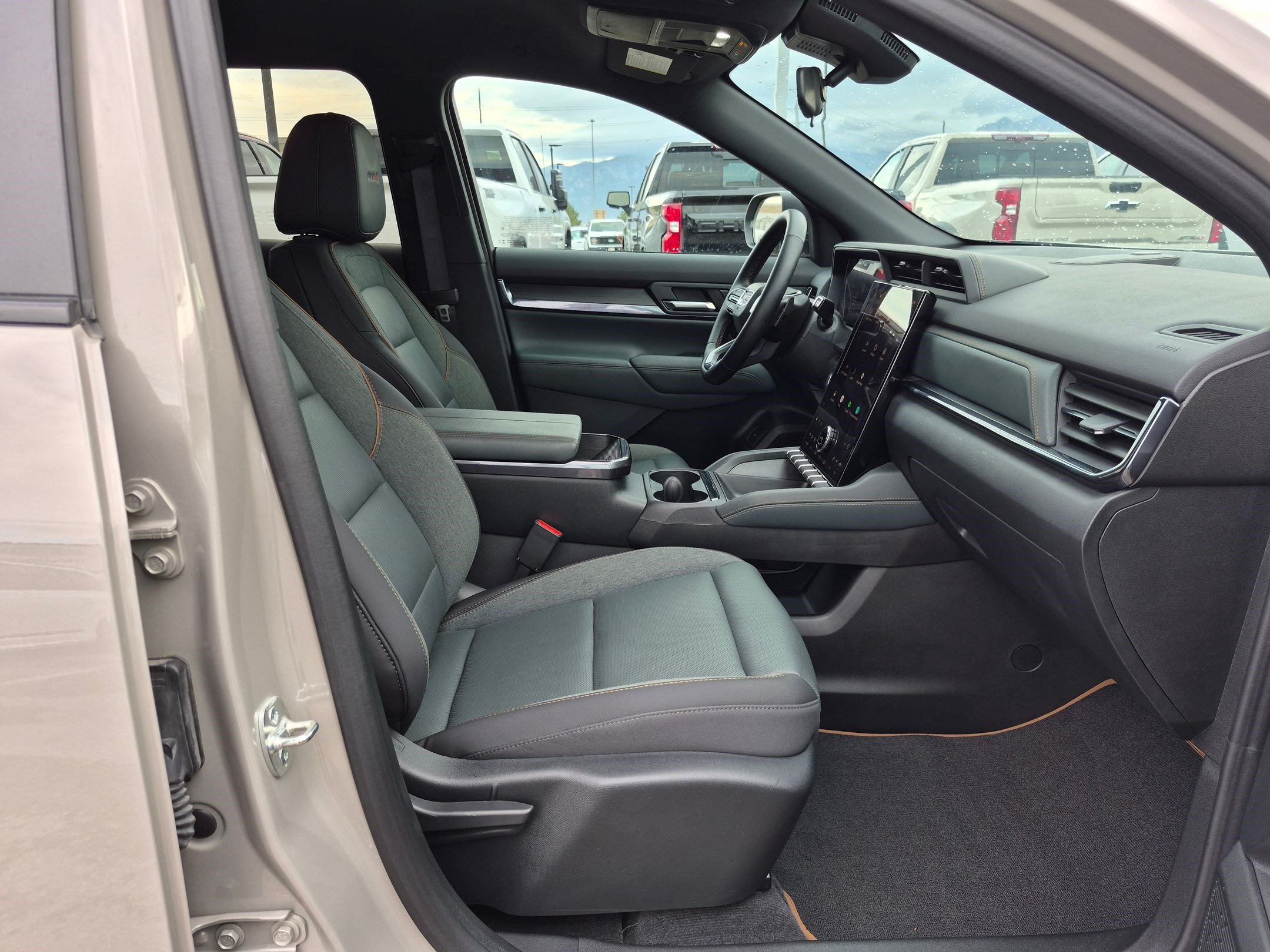 Used 2026 GMC Terrain AT4 AWD/4WD image 29