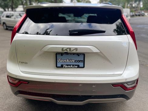 Certified 2023 Kia Niro Wave w/ Wave Preserve Package FWD image 7
