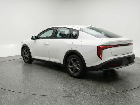 Used 2025 Kia K4 LXS image 6