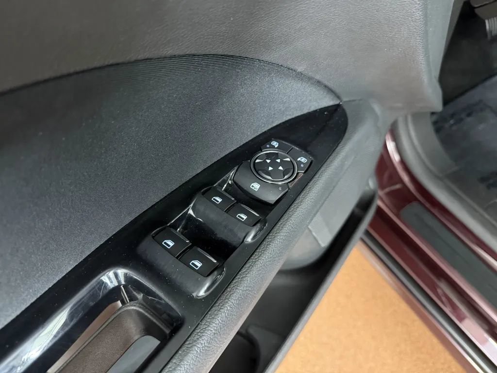 Used 2013 Ford Fusion SE FWD image 14