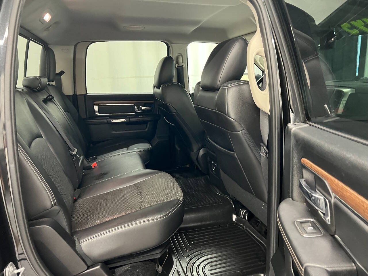 Used 2016 RAM 1500 Laramie w/ Convenience Group AWD/4WD image 10