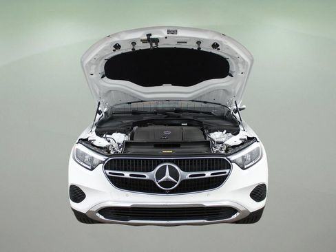 Used 2026 Mercedes-Benz GLC 300 4MATIC image 38