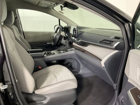 Used 2023 Toyota Sienna LE AWD/4WD image 24