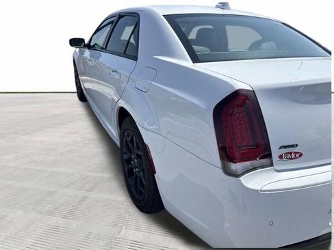 Used 2022 Chrysler 300 Touring L w/ Popular Equipment Group AWD/4WD image 8