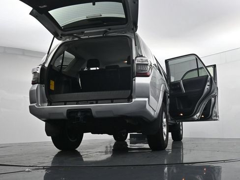 Used 2024 Toyota 4Runner SR5 AWD/4WD image 41