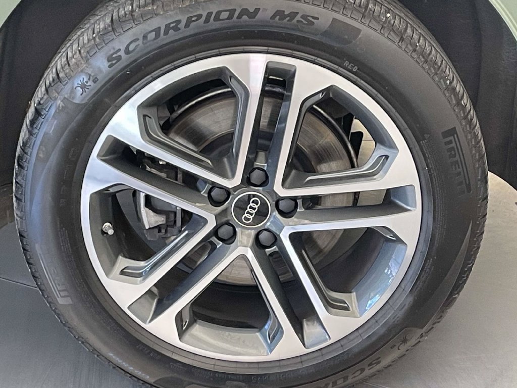 Certified 2025 Audi Q5 Premium w/ Convenience Package AWD/4WD image 12