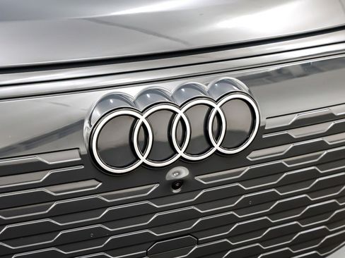 Used 2025 Audi Q6 e-tron Premium w/ Convenience Package image 13