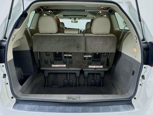 Used 2016 Toyota Sienna XLE image 22