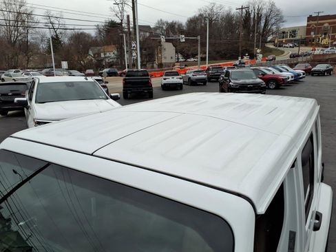 Used 2023 Jeep Wrangler Sahara w/ Cold Weather Group image 6