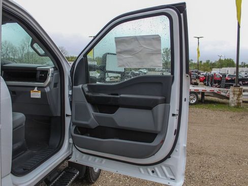 New 2025 Ford F550 4x4 Regular Cab Super Duty image 22