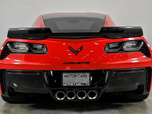 Used 2015 Chevrolet Corvette Z06 w/ Z07 Performance Package RWD image 11