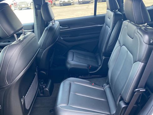 Used 2025 Jeep Grand Cherokee L Limited w/ Black Appearance Package image 16