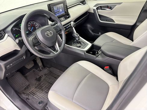 Used 2022 Toyota RAV4 XLE Premium AWD/4WD image 4