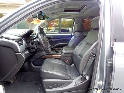 Used 2020 Chevrolet Suburban LT image 9