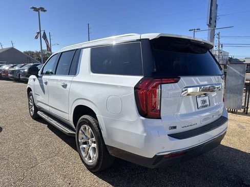Used 2022 GMC Yukon XL SLT w/ SLT Premium Package image 9