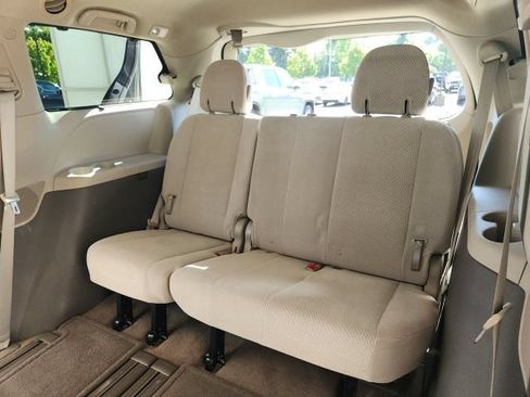 Used 2013 Toyota Sienna LE w/ Towing Pkg FWD image 21