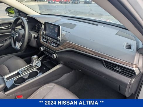 Used 2024 Nissan Altima 2.5 SV FWD image 31