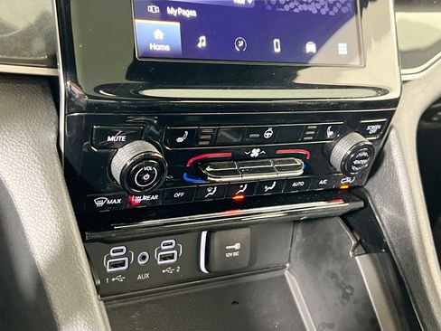 Used 2023 Jeep Grand Cherokee Altitude image 15