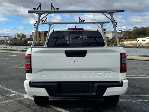 Used 2022 Nissan Frontier SV image 5