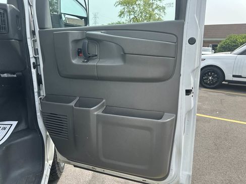 Used 2015 Chevrolet Express 2500 image 22