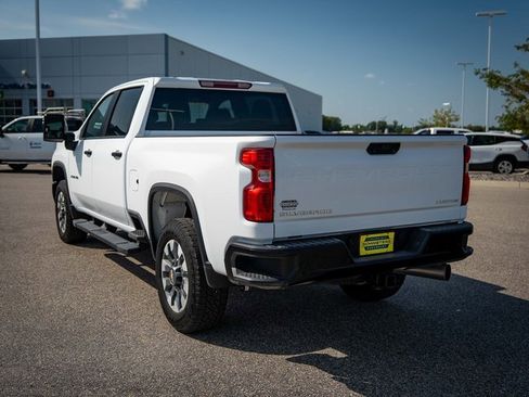 Used 2024 Chevrolet Silverado 2500 Custom w/ Custom Value Package image 8