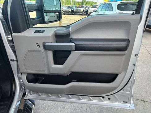 Used 2017 Ford F150 XLT w/ Equipment Group 302A Luxury AWD/4WD image 16