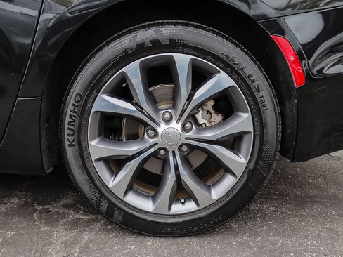 Used 2017 Chrysler Pacifica Limited FWD image 11