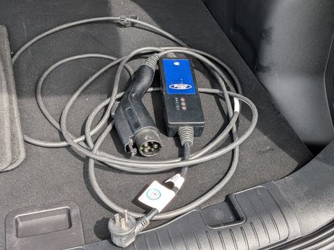 Used 2025 Ford Escape SE w/ PHEV Premium Package FWD image 22