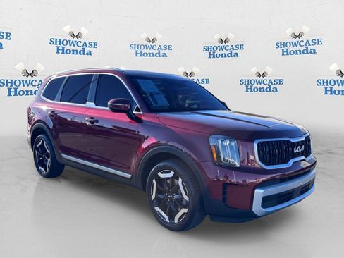 Used 2024 Kia Telluride EX w/ EX Captain's Chair Package FWD image 10