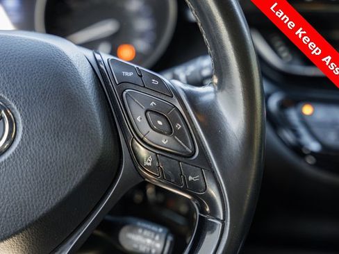 Used 2018 Toyota C-HR XLE image 8