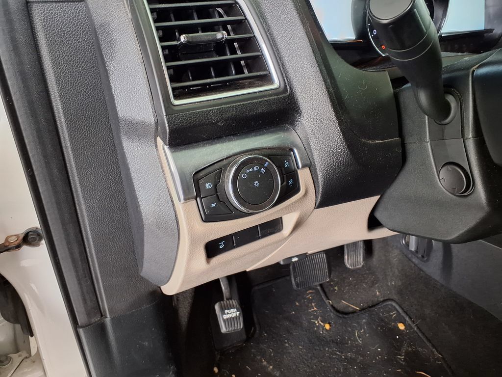Used 2018 Ford Explorer Limited w/ Ford Safe & Smart Package FWD image 19