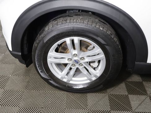 Used 2022 Ford Explorer XLT image 18