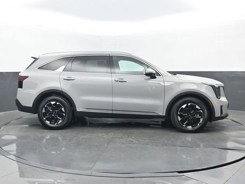 Used 2025 Kia Sorento S w/ Panoramic Sunroof Package FWD image 2