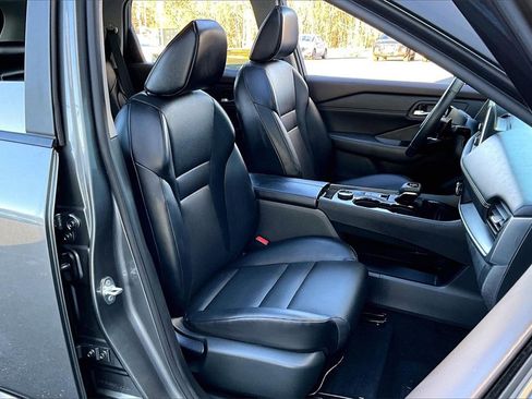 Certified 2023 Nissan Rogue SV w/ SV Premium B Package image 6