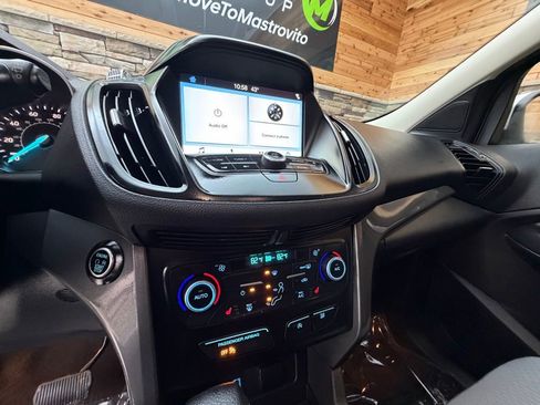 Used 2019 Ford Escape SE image 18