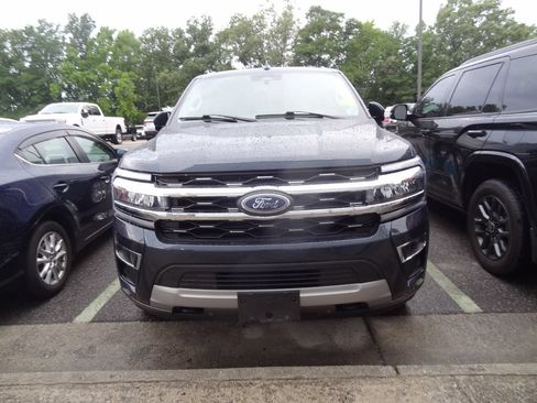 Used 2024 Ford Expedition Max Limited AWD/4WD image 2