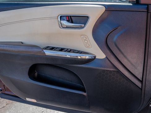 Used 2013 Toyota Avalon Limited image 25