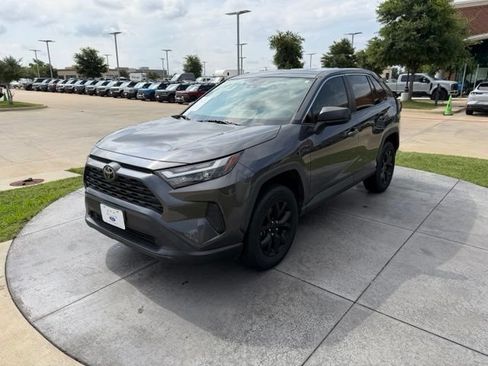 Used 2023 Toyota RAV4 LE FWD image 3